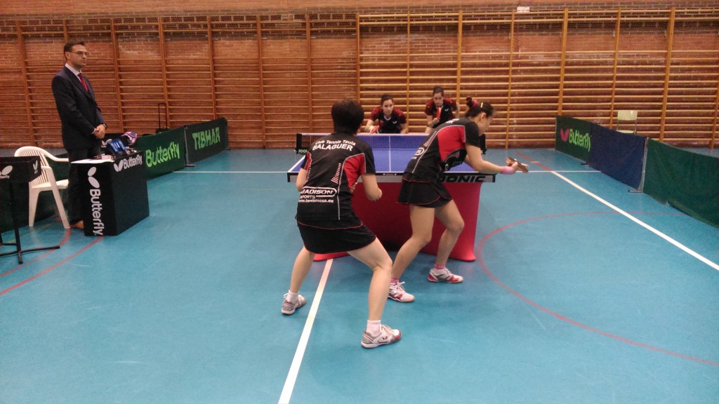 Moment del partit de dobles (Foto: CTT Balaguer)