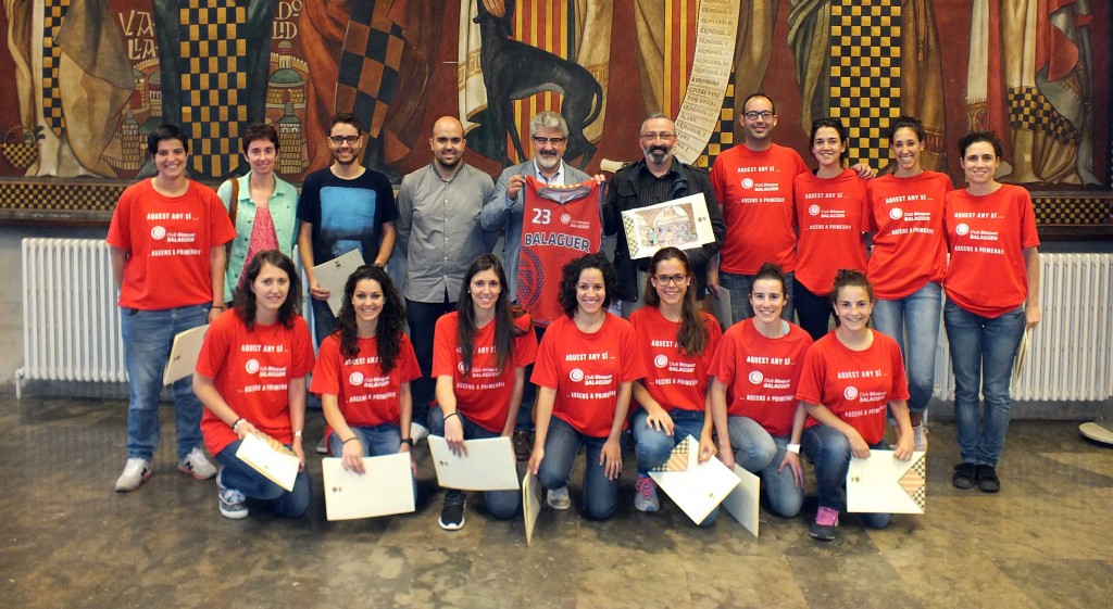 Recepció de l'equip sènior femení a l'Ajuntament de Balaguer (Autor: Aj. Balaguer)