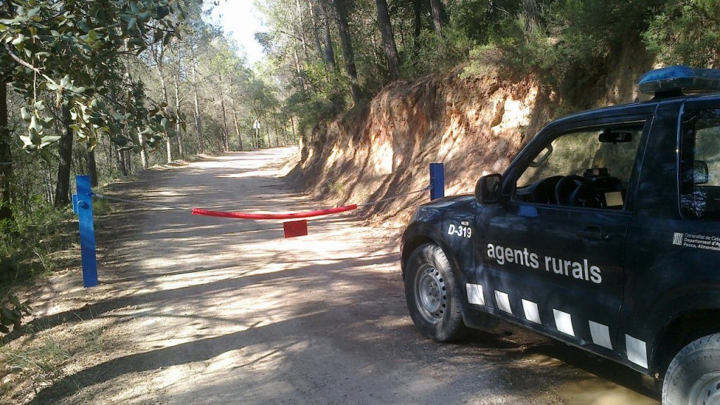 Cotxe d'Agents Rurals davant de la barrera (autor: Agents Rurals)