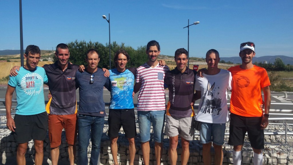 Els 10 integrants del Club Pedala.cat que van participar a la Ironman de Vitoria (Autor: Pedala.cat)