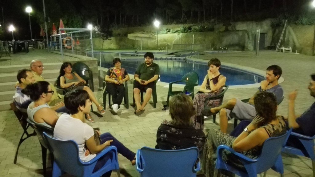 Fotografia d'una sessió d'speak up d'aquest estiu a les piscines de Menàrguens (Autor: Aj. Menàrguens)