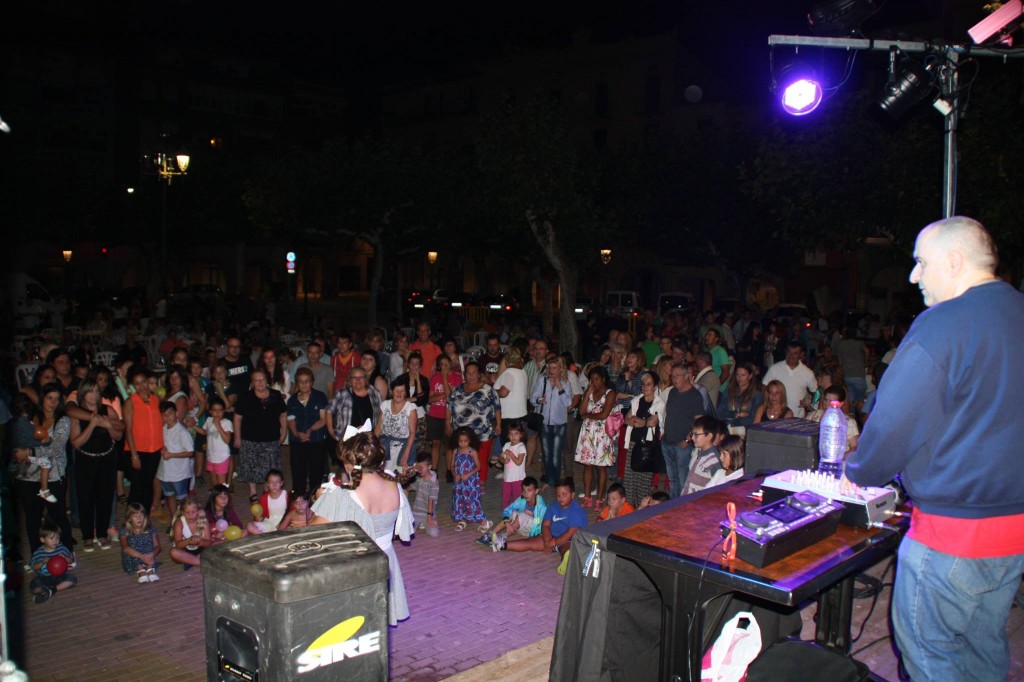 Moment de la festa amb l'amenització de DJ Quelo (Autor: Aj. Balaguer)