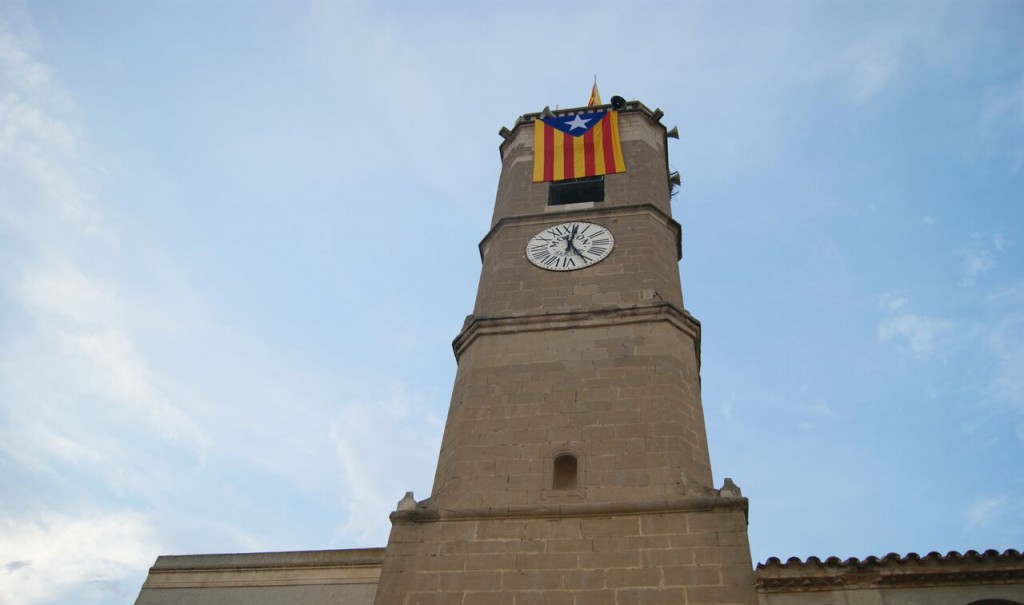 Campanar de Térmens amb l'estelada (Autor: Jordi Oronich)