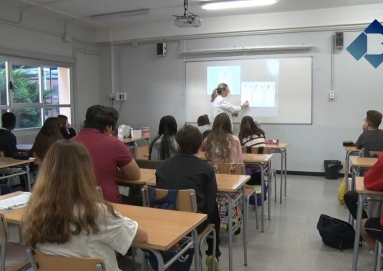 Taller ‘Cuidem el Somriure’ de la Clínica Dental Balaguer a l’Institut Almatà