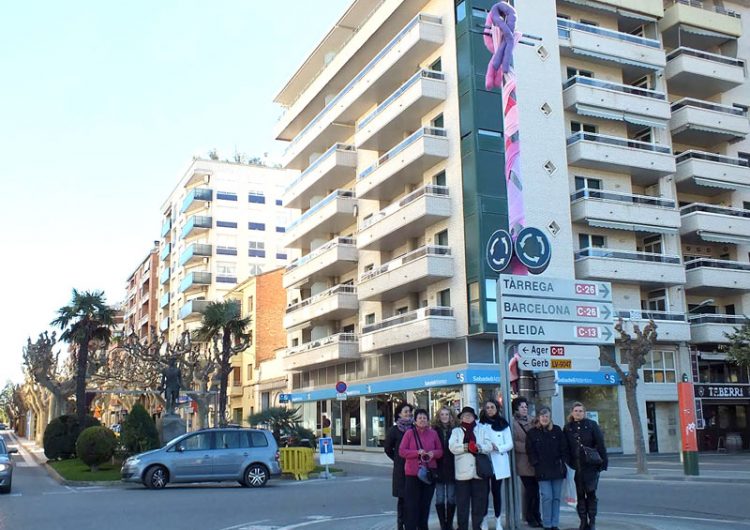 Urban knitting a Balaguer contra la violència masclista
