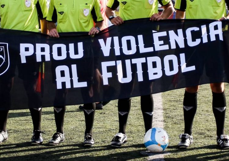 Agredeixen a un àrbitre en un partit de futbol entre l’Escola de la Noguera i el Cervera B