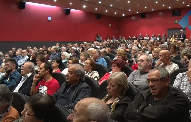 La sala d’actes de l’Ajuntament de Balaguer plena a vessar per escoltar Antoni Balasch