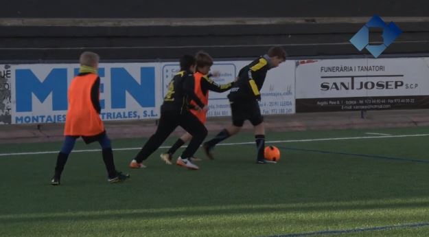 Inici del campus de Nadal del Club Futbol Balaguer