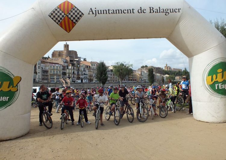 La festa de la Bicicleta reuneix 300 nens i familiars