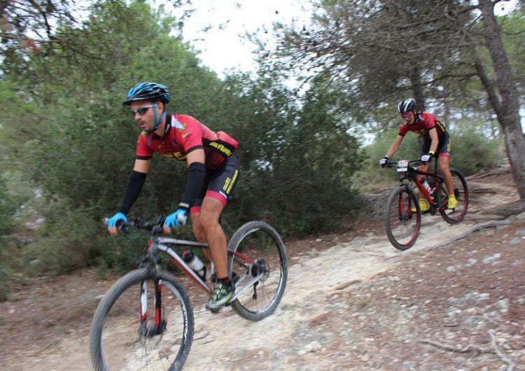 Més de mil bicicletes a Ermitanyos i la festa de la bicicleta