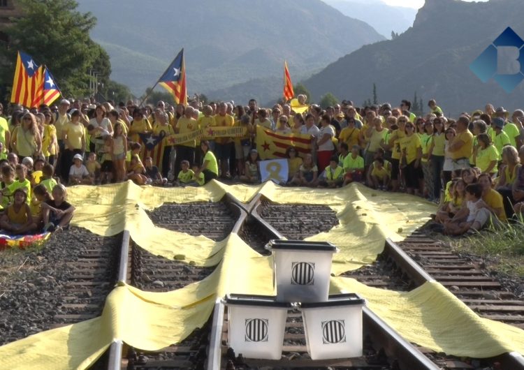 Acció dels CDR a l’encreuament de vies de l’estació de Sant Llorenç de Montgai, escenari de l’anunci de l’1-O