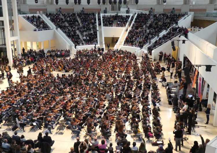 Alumnes de l’Escola Municipal de Música de Balaguer participen a la trobada de corda fregada Fiddle