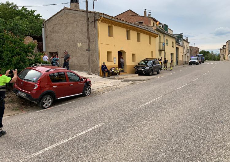 Dos ferits en un accident a la C-12 a Les Avellanes