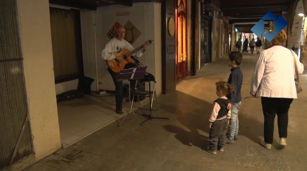 El centre històric prepara la diada de Sant Jordi amb un recital de cançó popular