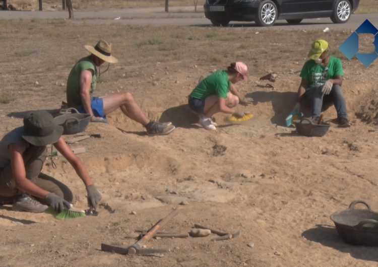 Una quinzena de joves de tot el món participen al camp de treball Almatà 18