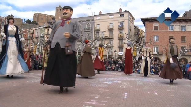 Ballada de gegants i vermut popular per celebrar el dia de Festa Major