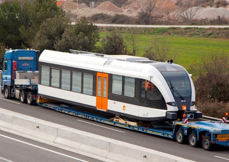 El nou tren de La Pobla retingut en una inspecció duanera