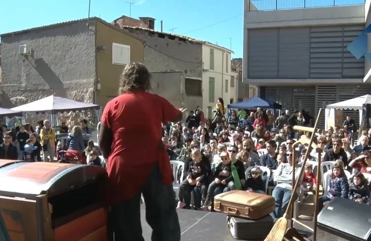 Encontats fa bategar el centre històric de Balaguer amb contes i faules