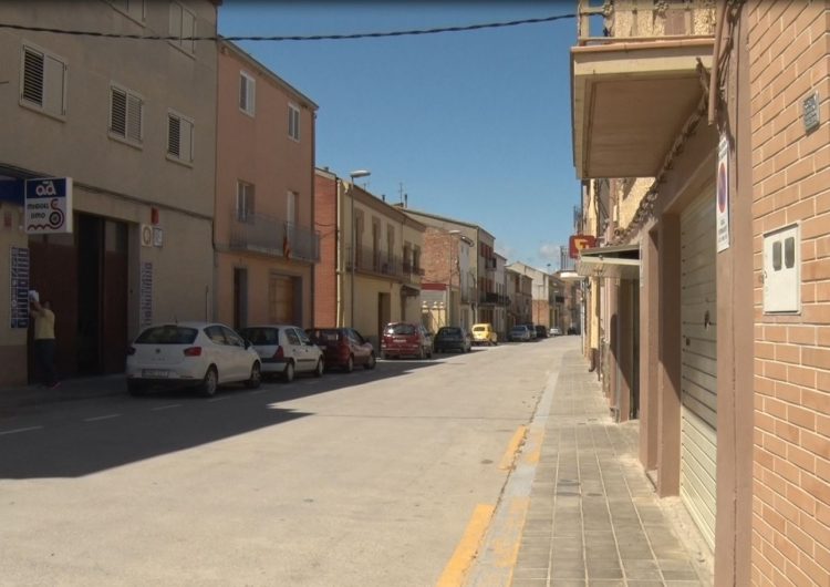 Un conductor estampa el cotxe contra una casa a Vallfogona de Balaguer