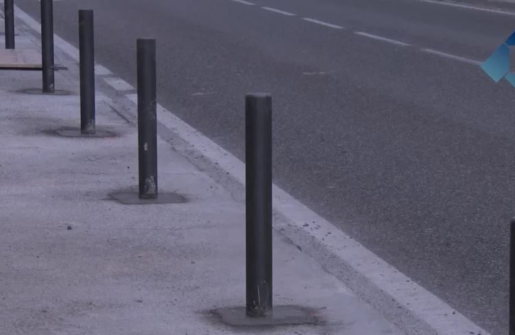 L’Ajuntament de Bellcaire d’Urgell instal·la unes pilones de protecció pels vianants
