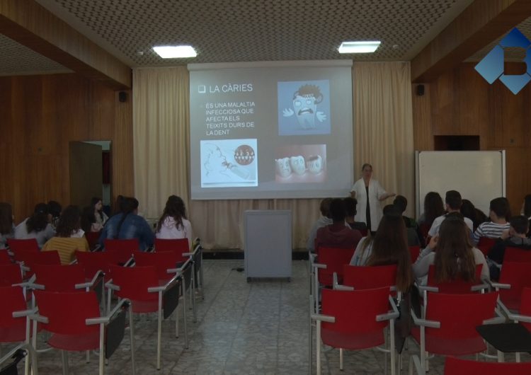 La Clínica Dental Balaguer imparteix el taller “Cuidem el somriure” als alumnes de secundària de l’Escola Vedruna