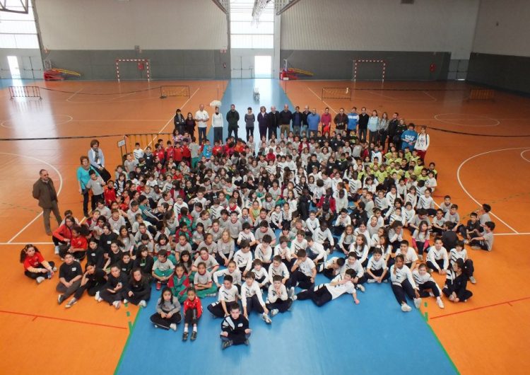 Quatre-cents escolars de Balaguer recuperen jocs tradicionals