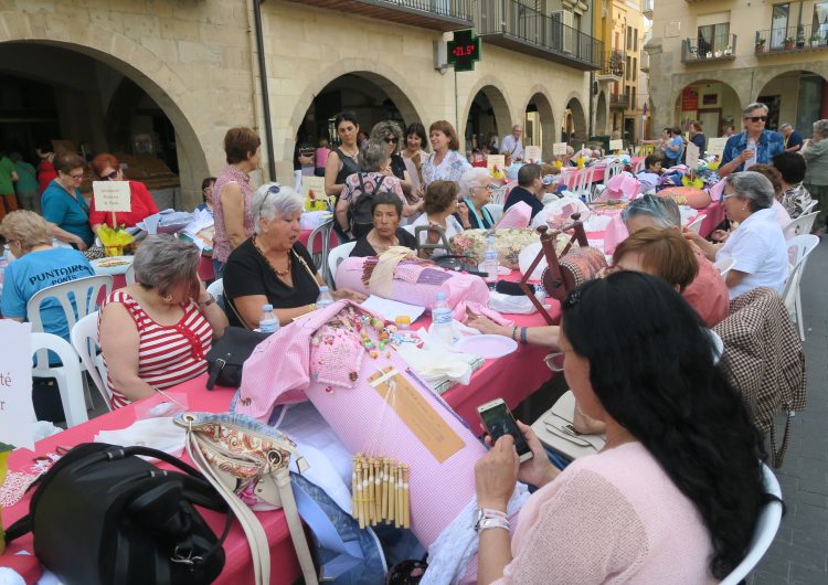 Més de 130 puntaires a la tradicional trobada a Balaguer