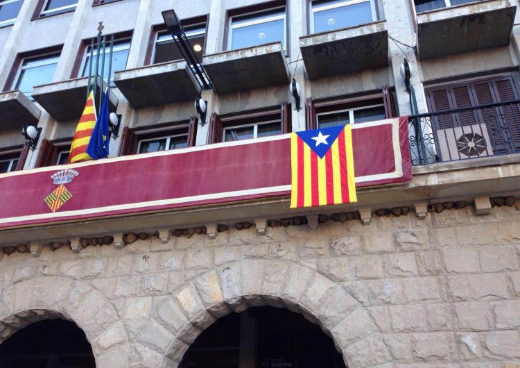 L’Ajuntament de Balaguer penja l’estelada al balcó