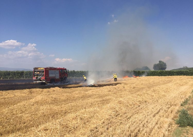 2 helicòpters de Bombers intervenen en l’extinció d’un incendi a Térmens