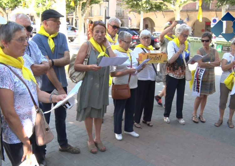 El Col·lectiu Llibertat de Balaguer visita les exposicions de Santiago Sierra i dels Artistes per la República