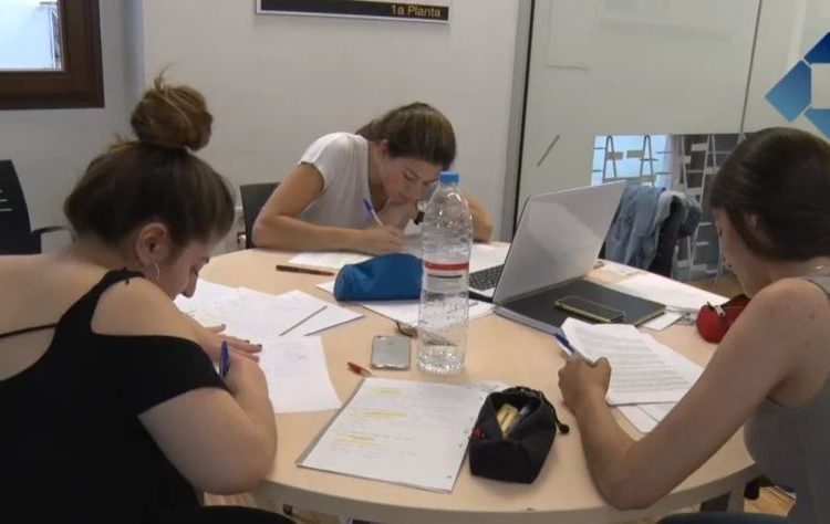 Lapallavacara s’omple d’estudiants per preparar la recta final del curs escolar