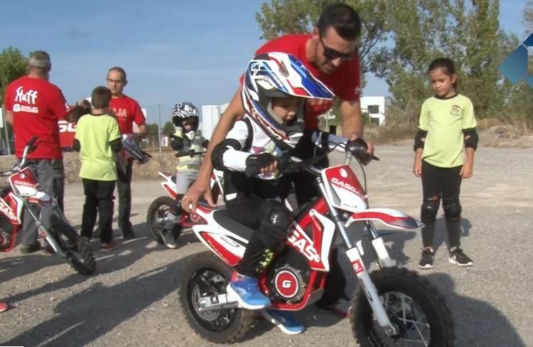 Comença l’extraescolar de motocisclisme amb Dani Hernández