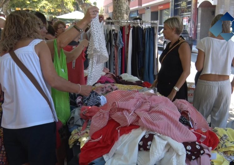 L’associació de comerciants de Balaguer celebra la 24a edició del mercat de les rebaixes