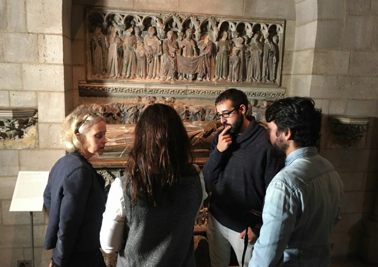 Una delegació del Monestir de les Avellanes visita els sepulcres dels Comtes d’Urgell al museu ‘The Cloisters’ de Nova York