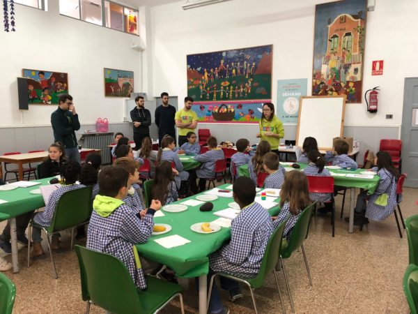 L’alumnat de 3er de primària de l’escola Gaspar de Portolà, participa al primer taller de cuina inclòs dins del programa Nereu  2018