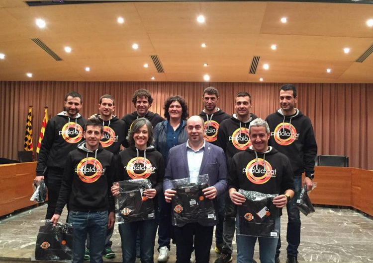 L’Ajuntament homenatja al Club Pedala.cat, tercers en el Campionat de Catalunya per equips de curses de muntanya