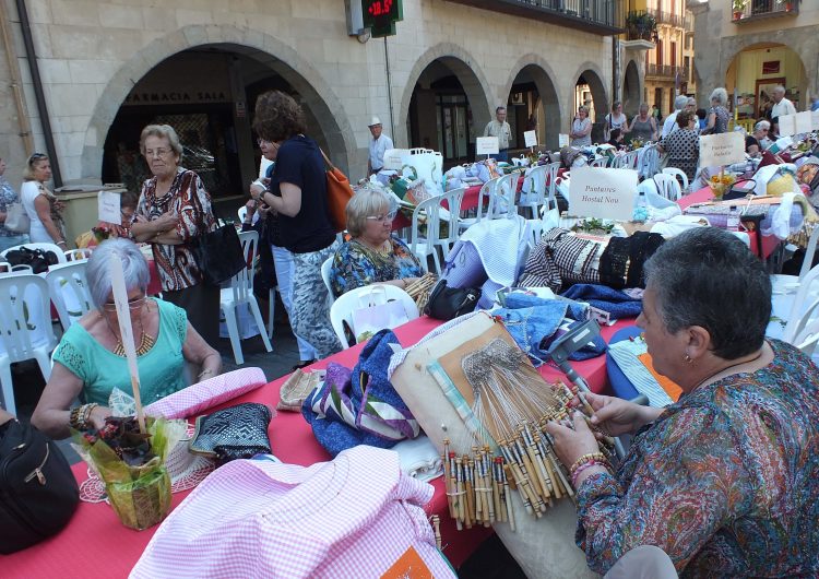 La Plaça Mercadal acull la 12a Trobada de Puntaires