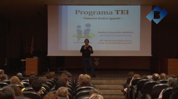 Andrés González explica el programa TEI a Balaguer