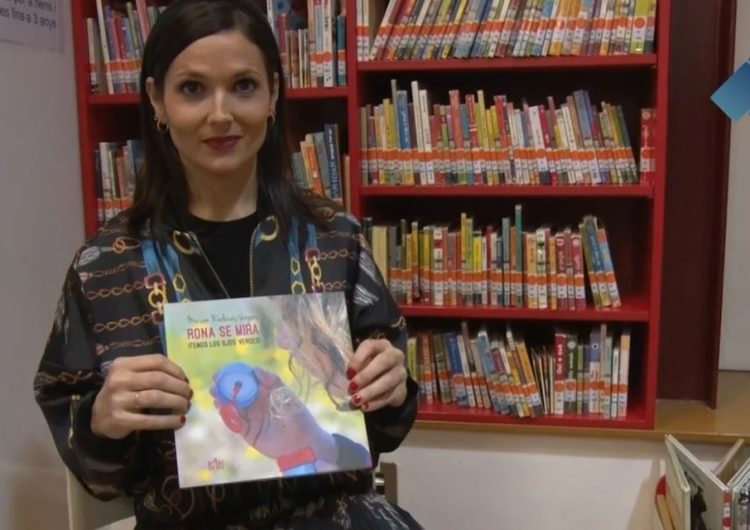 Míriam Ródenas presenta el seu primer llibre “Rona se mira ¡Tengo los ojos verdes!”