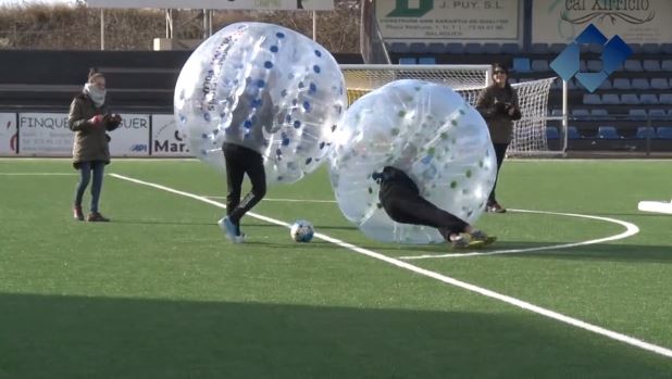L’activitat de Soccerball complementa l’oferta lúdica del parc de Nadal de Balaguer