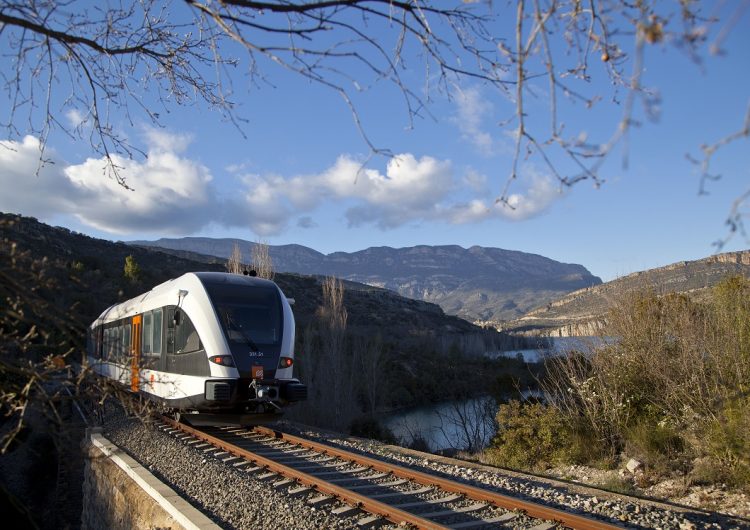 Acord entre FGC i Naturgy per investigar a Lleida l’ús d’hidrogen com a combustible net per als trens