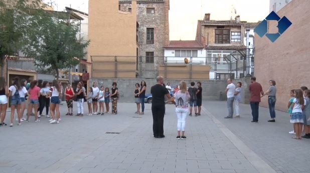 Finalitza el taller per aprendre a ballar “La Galop de Balaguer”