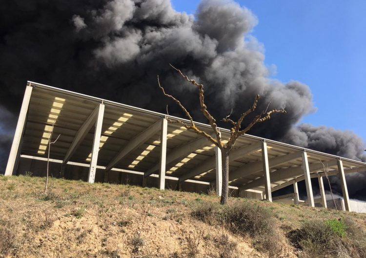 Incendi al polígon de Camarasa