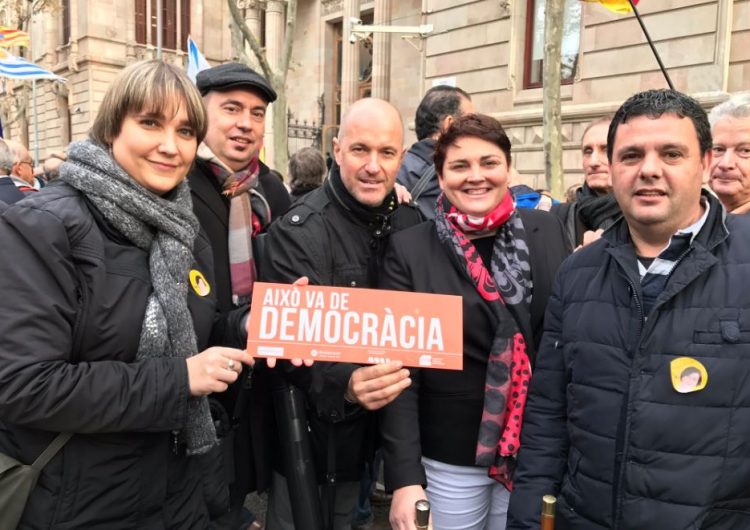 Alcaldes de la Noguera donen suport a Carme Forcadell a Barcelona