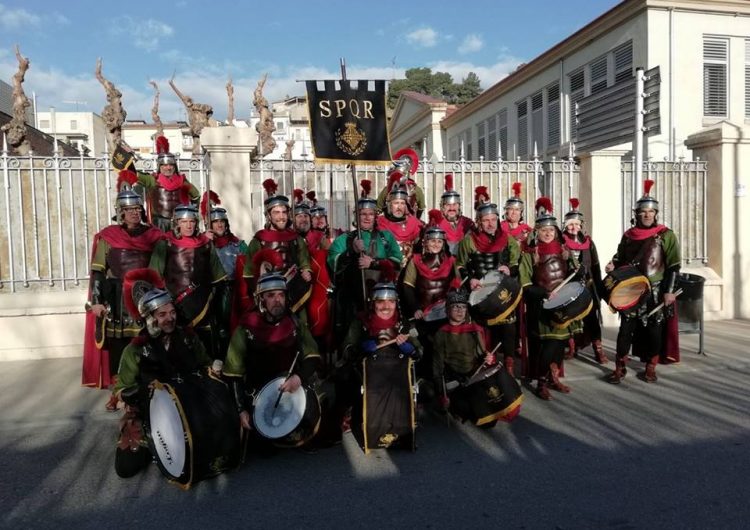 Els Armats de Balaguer desperten els veïns el Divendres Sant per fer la crida al tradicional Via-Crucis del Sant Crist