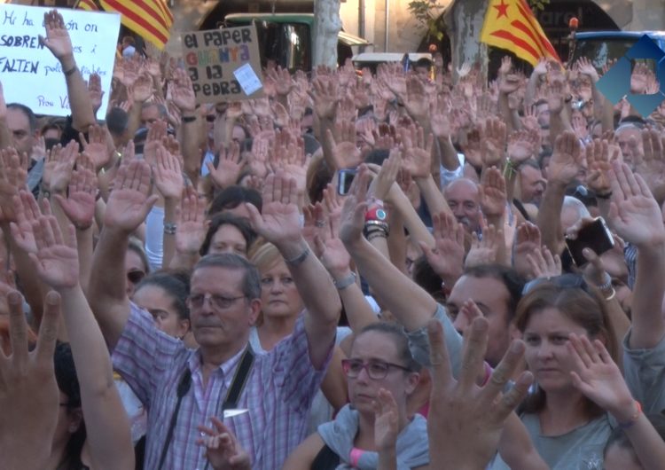 Mobilització multitudinària a Balaguer per rebutjar la violència de les forces de seguretat de l’Estat durant l’1-O