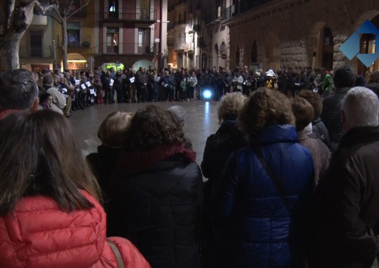 Llums i cants a Balaguer per reclamar la llibertat de Sánchez i Cuixart