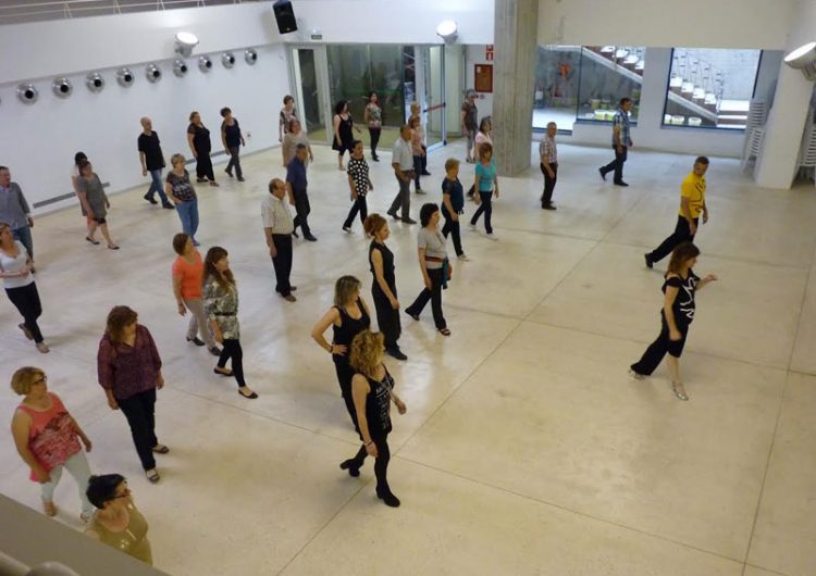 Èxit de participants al taller de salsa i cha cha cha al Casal Lapallavacara