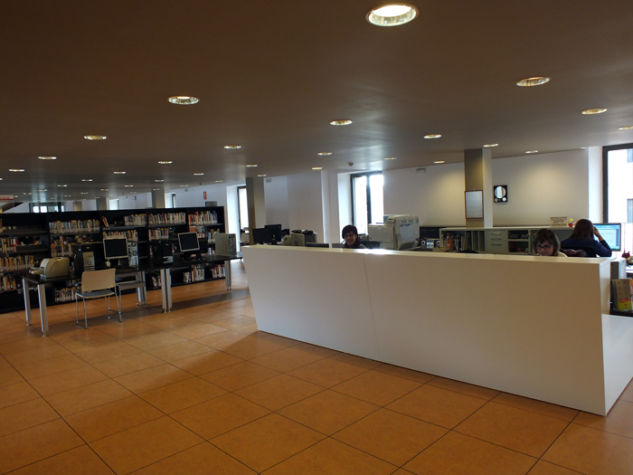 Reobre la biblioteca municipal després de les reformes