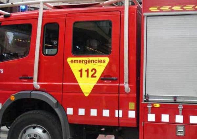 Un ferit greu en un incendi en una habitació d’un hostal de Ponts